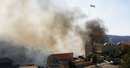 El Ejército de la ocupación israelí bombardea Gaza y Hamás advierte